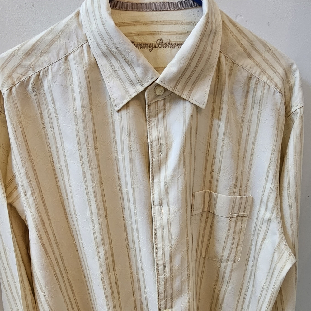 Tommy Bahama Men's Long Sleeve Striped Button Down Causal Shirt.  Size Large